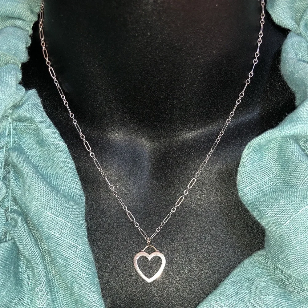 Solid 18K White Gold Tiffany & Co Authentic Sentimental Heart Necklace (not 14K)